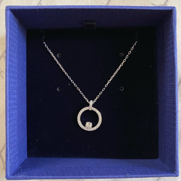 Swarovski circle pendant necklace - Picture 2 of 2